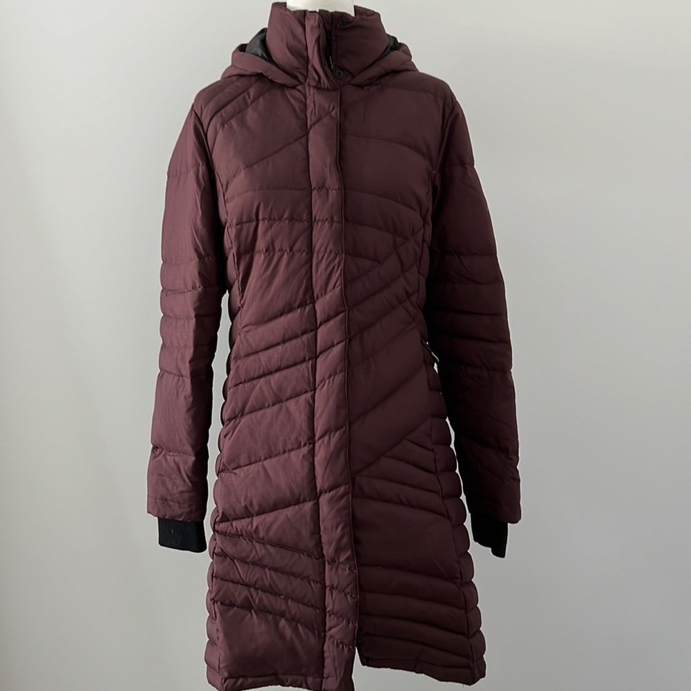 BASIN + RANGE burgundy long down jacket w/ hood M
